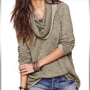 Free People Beach Cocoon Cowl Pullover Olive green size small